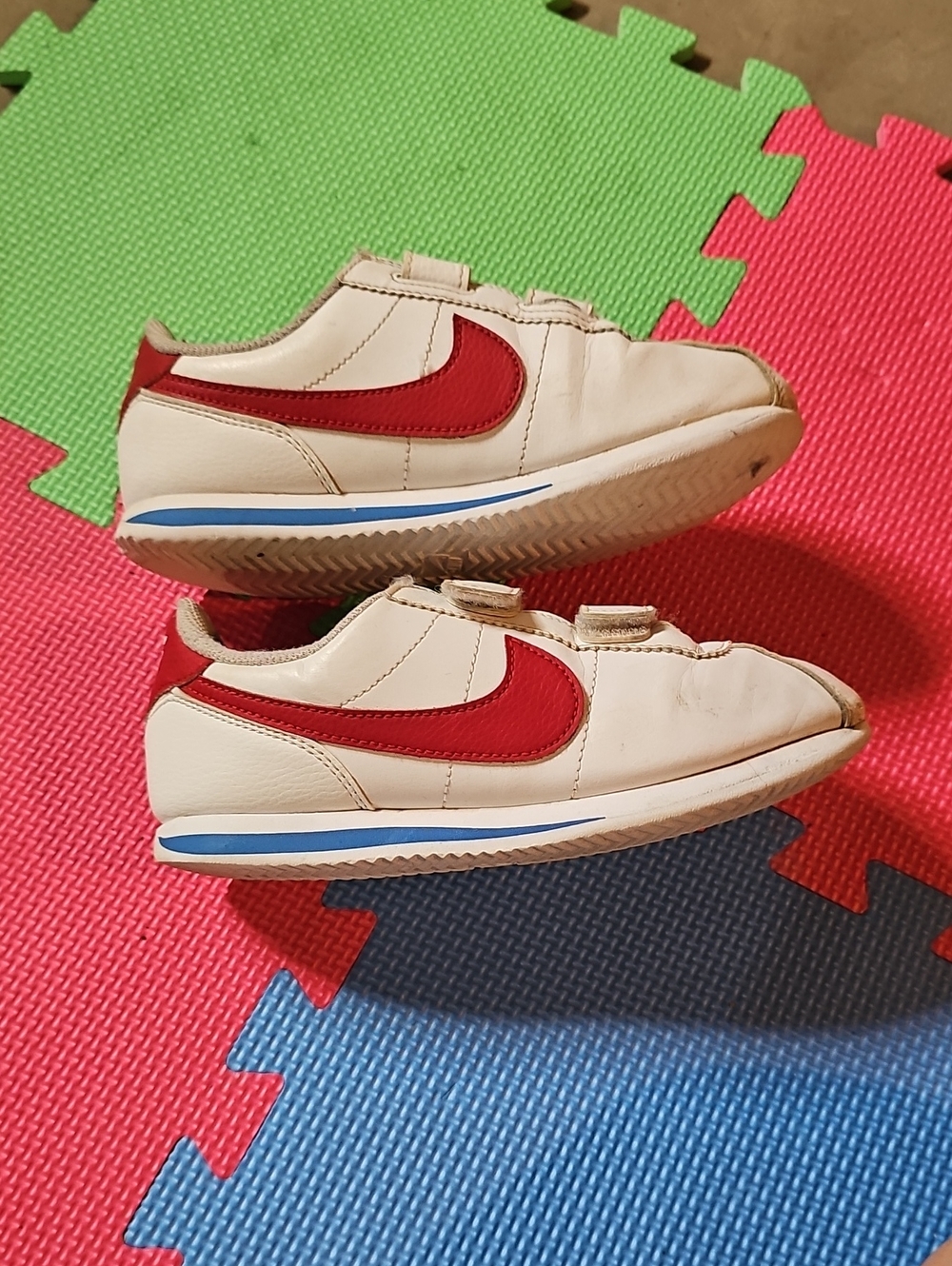 Nike Kids Cream Sneakers with Red Swoosh and Blue Accent